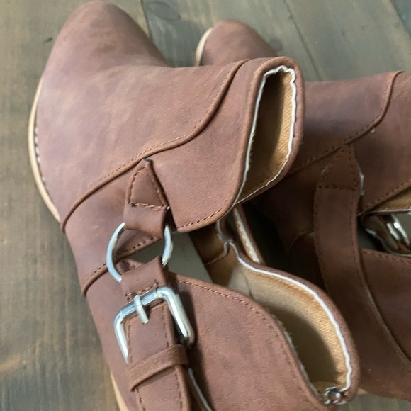 Brown suede boots - Picture 4 of 5